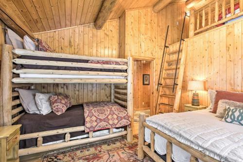 Lakefront Cabin 11 Mi To Downtown Shops And Dining!