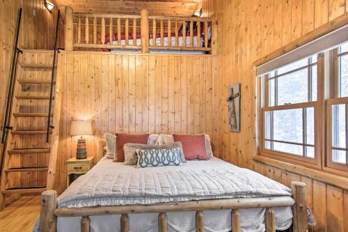 Lakefront Cabin 11 Mi To Downtown Shops And Dining!