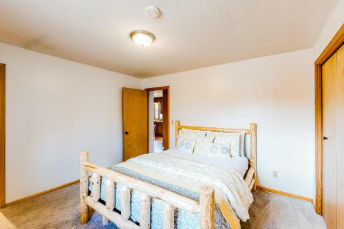 Mitten Lake Retreat