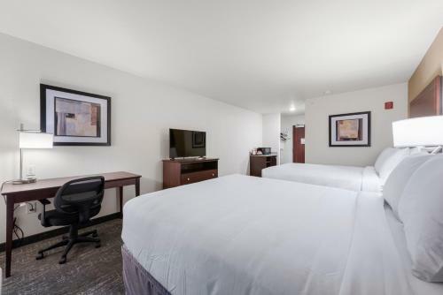 Cobblestone Hotel & Suites - Little Chute