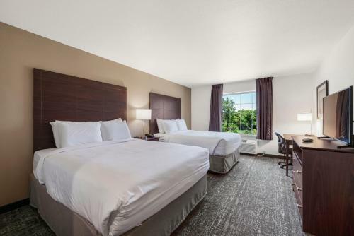 Cobblestone Hotel & Suites - Little Chute