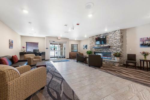 Cobblestone Hotel & Suites - Little Chute