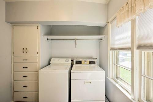 Cozy Manitowoc Home - Block To Lake Michigan!