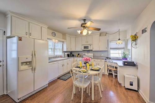 Cozy Manitowoc Home - Block To Lake Michigan!