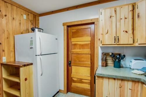 Cedaroma Cabin 4