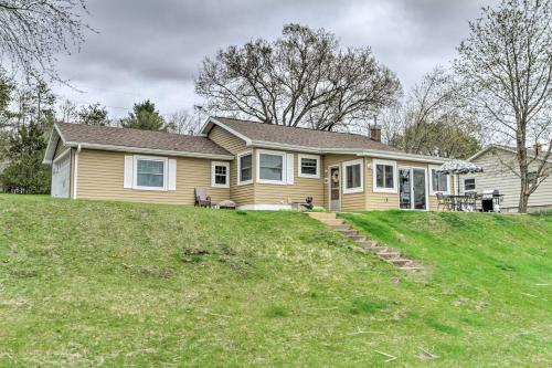 Buffalo Lake Getaway With Boat Dock And Fire Pit!