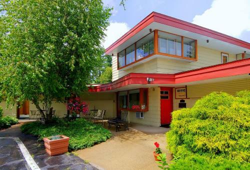 Motel The Usonian Inn Llc