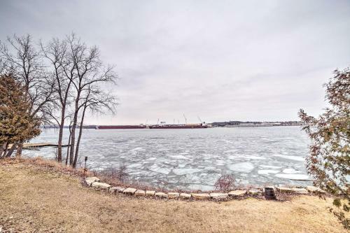 Apartamento Chic Sturgeon Bay Escape - Walk To Downtown And Bay!