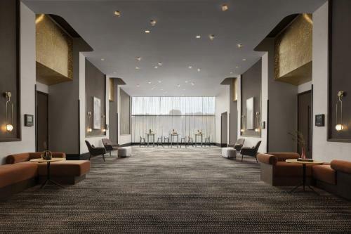 Renaissance Milwaukee West Hotel