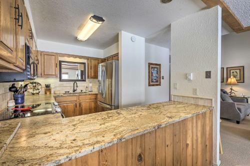 Year-round Mountain Getaway With Hot Tub, Golf Access