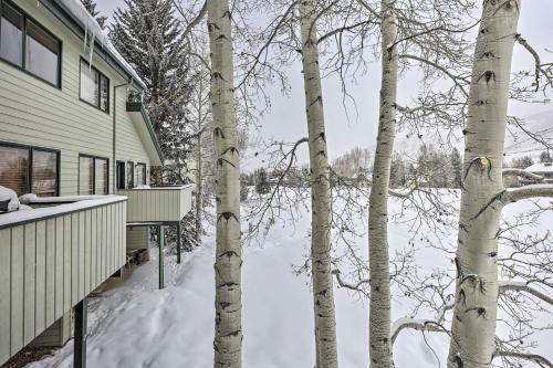 Year-round Mountain Getaway With Hot Tub, Golf Access