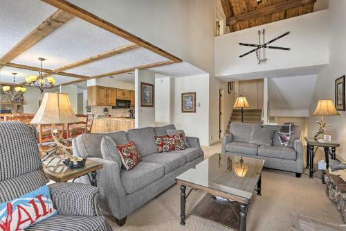 Year-round Mountain Getaway With Hot Tub, Golf Access