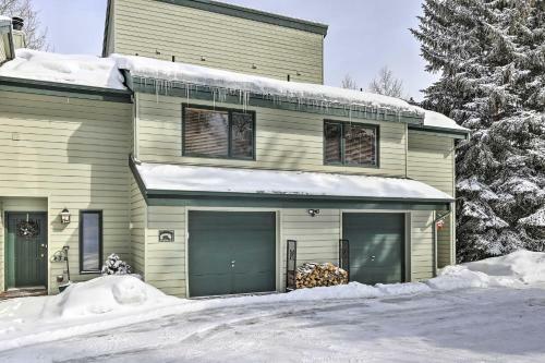 Year-round Mountain Getaway With Hot Tub, Golf Access