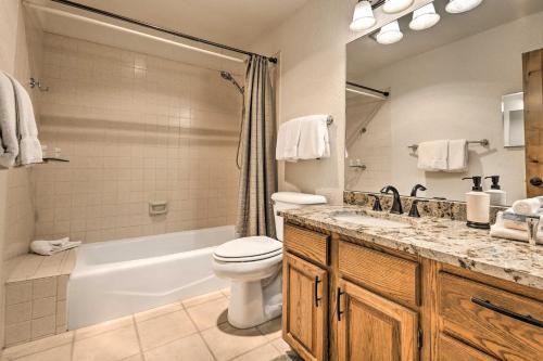 Year-round Mountain Getaway With Hot Tub, Golf Access