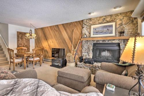 Year-round Mountain Getaway With Hot Tub, Golf Access