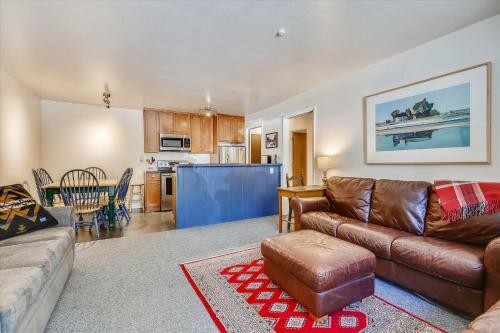 Squaw Peak Condo By The Village