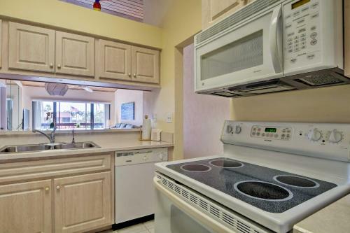 Apartamento Marco Island Condo With Pool, 1 Block To Beach!