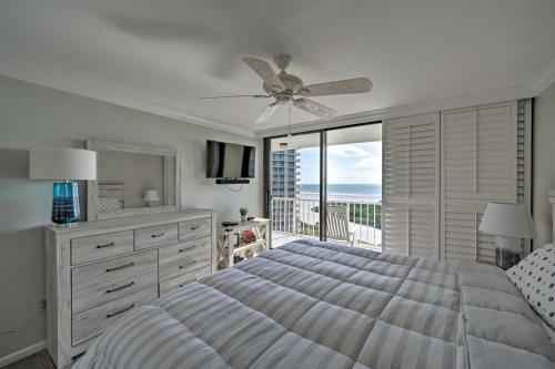 Apartamento Coastal Condo With Pool Access, Steps To Beach!