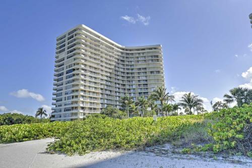 Apartamento Resort Condo With Balcony And Stunning Ocean Views!