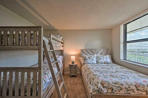 Apartamento Resort Condo With Balcony And Stunning Ocean Views!