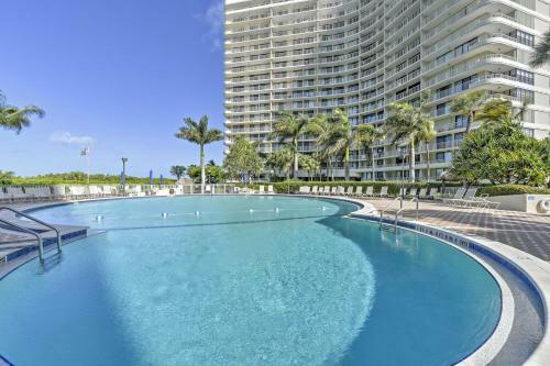Apartamento Resort Condo With Balcony And Stunning Ocean Views!
