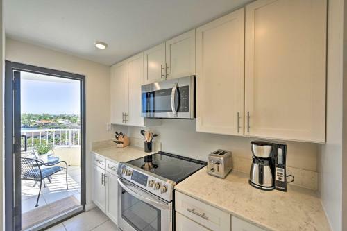 Apartamento Resort Condo With Balcony And Stunning Ocean Views!