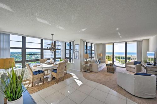 Apartamento Resort Condo With Balcony And Stunning Ocean Views!