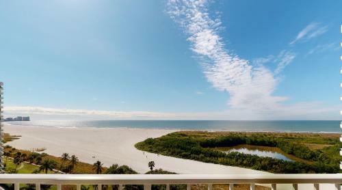 Views! Views! Views! Beachfront End Unit At South Seas