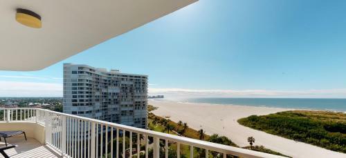 Views! Views! Views! Beachfront End Unit At South Seas
