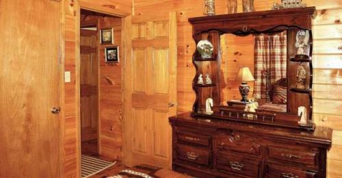 Country Cottage - 2 Bedrooms, 1 Baths, Sleeps 6 Cabin
