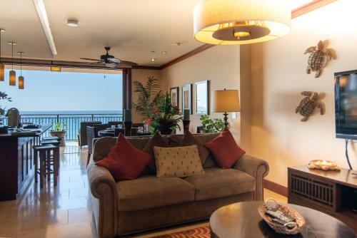 Two Bed, Two Bath 14th Floor Penthouse With Expansive Ocean Views