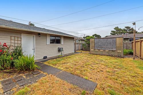 2 Bed 1 Bath Vacation Home In Newport