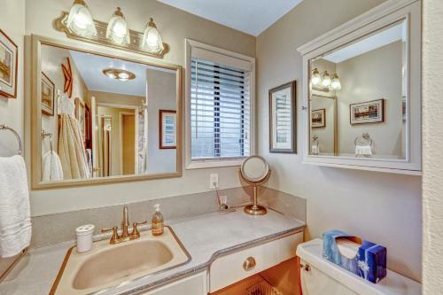2 Bed 1 Bath Vacation Home In Newport