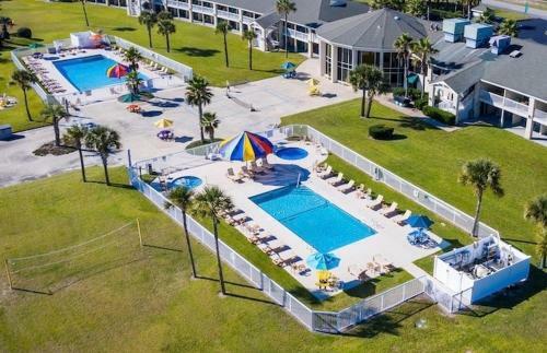 A Beachfront Palm House By Jekyll Realty