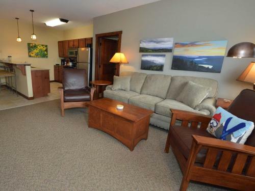 2 Br: Soaring Eagle 002