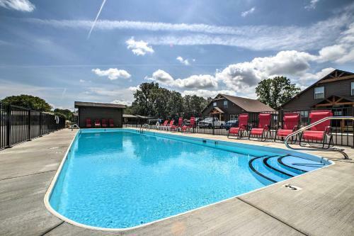 Cabin With Pool Access - Steps To Table Rock Lake!