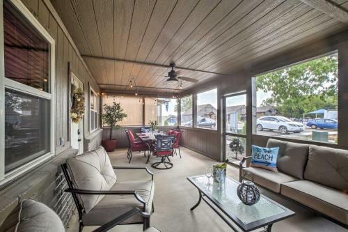 Cabin With Pool Access - Steps To Table Rock Lake!