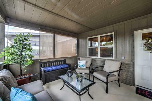 Cabin With Pool Access - Steps To Table Rock Lake!