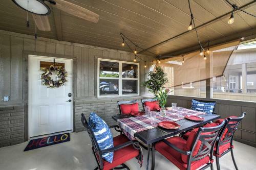 Cabin With Pool Access - Steps To Table Rock Lake!
