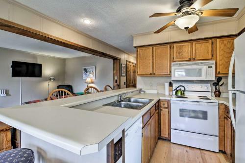 Apartamento Cozy Snowshoe Condo With Balcony And West-facing Views