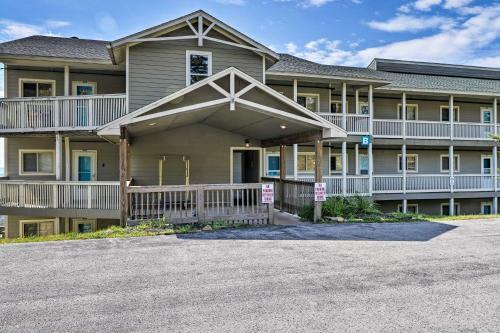 Apartamento Cozy Snowshoe Condo With Balcony And West-facing Views