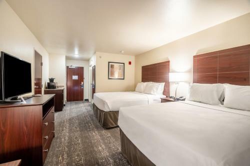 Cobblestone Hotel & Suites - Newport