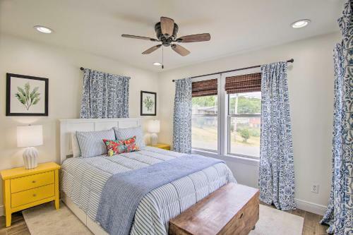 Updated Lakefront Cottage Walk To Boat Ramp!