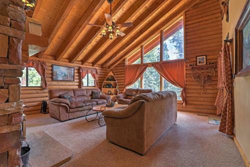 Duck Creek Village Cabin With Deck And Fire Pit!