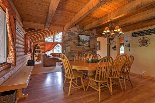 Duck Creek Village Cabin With Deck And Fire Pit!