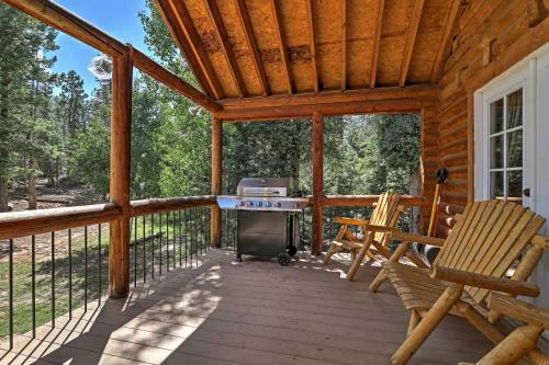 Duck Creek Village Cabin With Deck And Fire Pit!