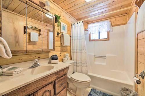 Rustic Duck Creek Village Cabin With Fire Pit!