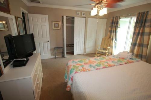 380 Tarpon - Five Bedroom House