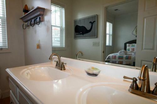 27 Quarterdeck - Three Bedroom House