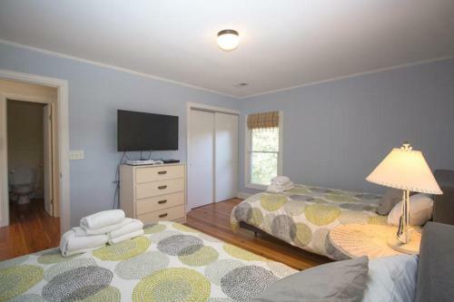 475 Tarpon Boulevard - Four Bedroom House